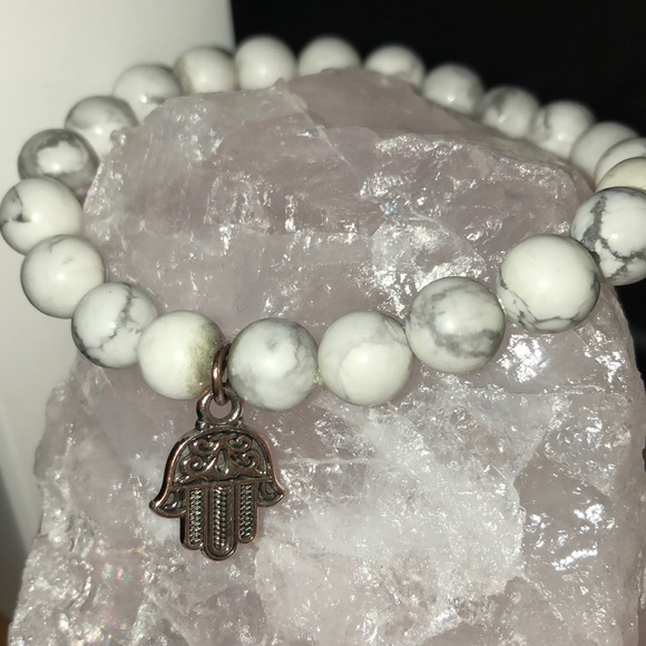 • Calm Down • Howlite bracelet w/ hand mandala - Picture 5 of 7